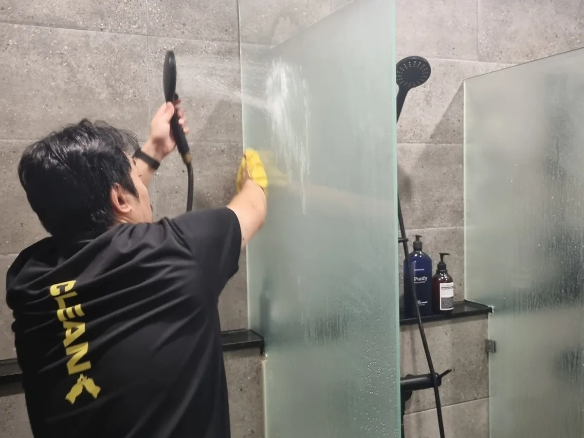 화성시 효행구 비봉면 건물 세면대·파우더룸 바닥 위생청소 사례 - 행진크린