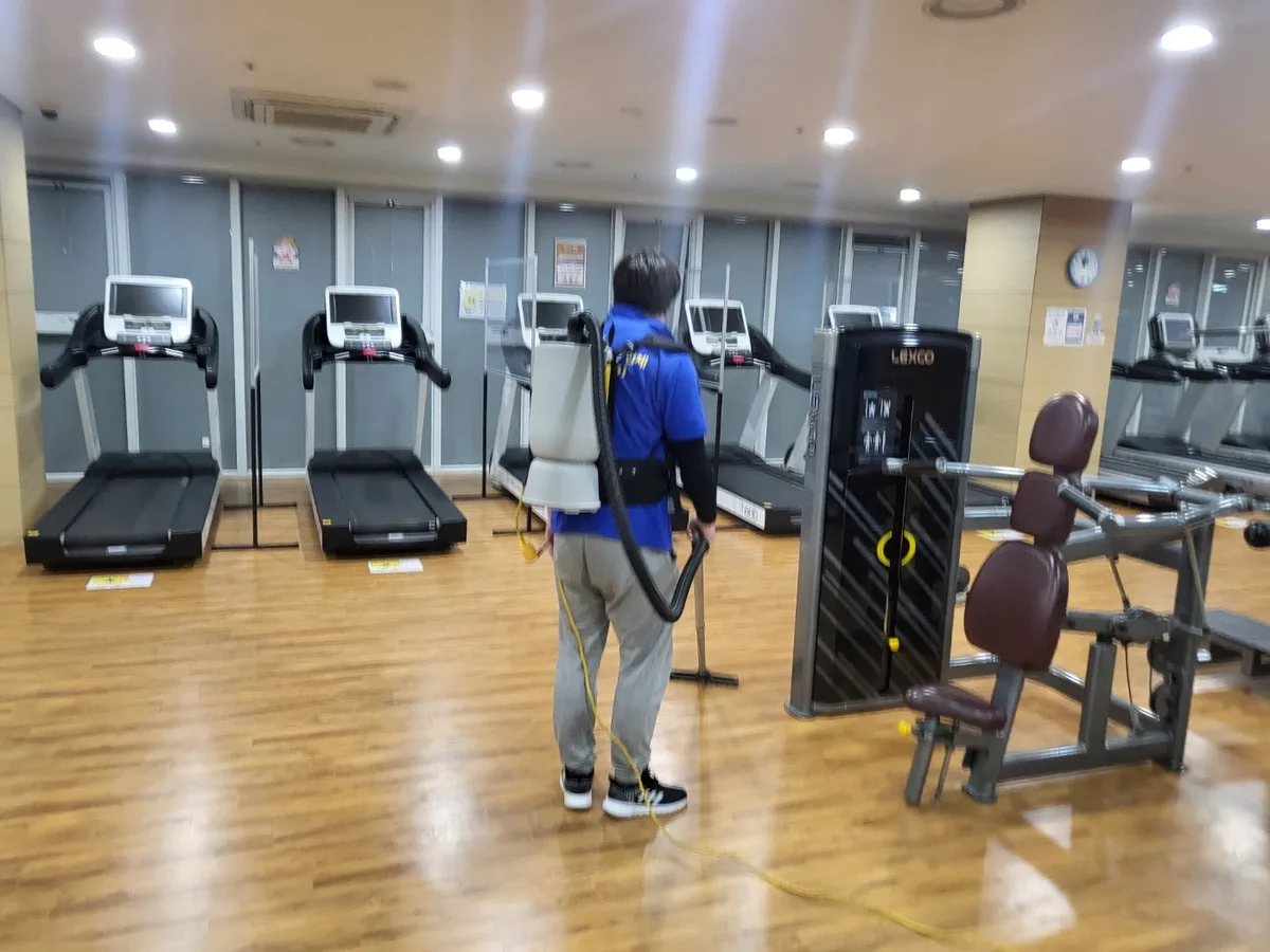안양시 만안구 안양동 헬스장 샤워실 장비 주변 정밀 위생청소 사례 - 행진크린